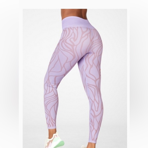 Fabletics high waisted seamless leggings. Size large, color frosted lilac. - Picture 1 of 3